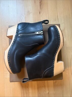 Swedish Hasbeens Black Leather Zip-It Emily Clogs
